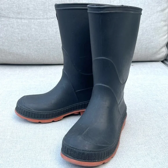 Kids Unisex Canada-made Waterproof Rubber Rain Boots, Black - size 10 - Picture 1 of 8
